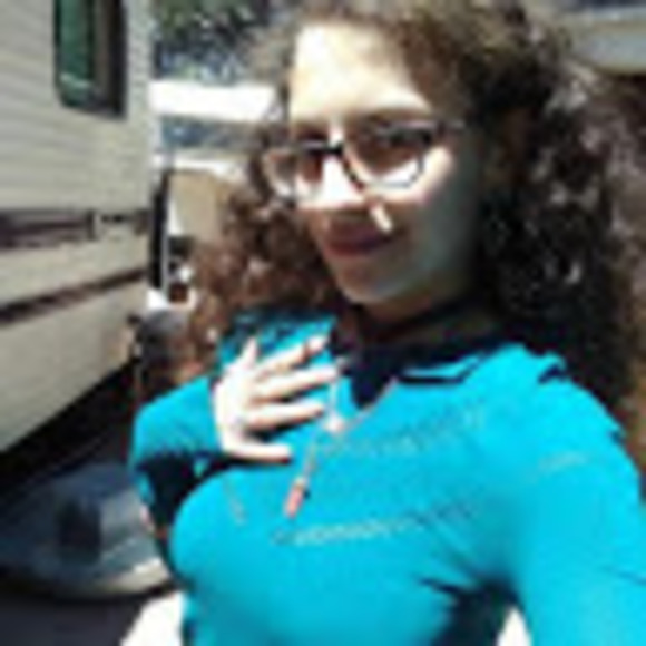 Meet your Posher, Gabby - Picture 1 of 1